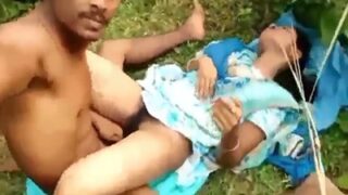 Fsiblog sex Fucking His Married GF Outdoors In The Bushes